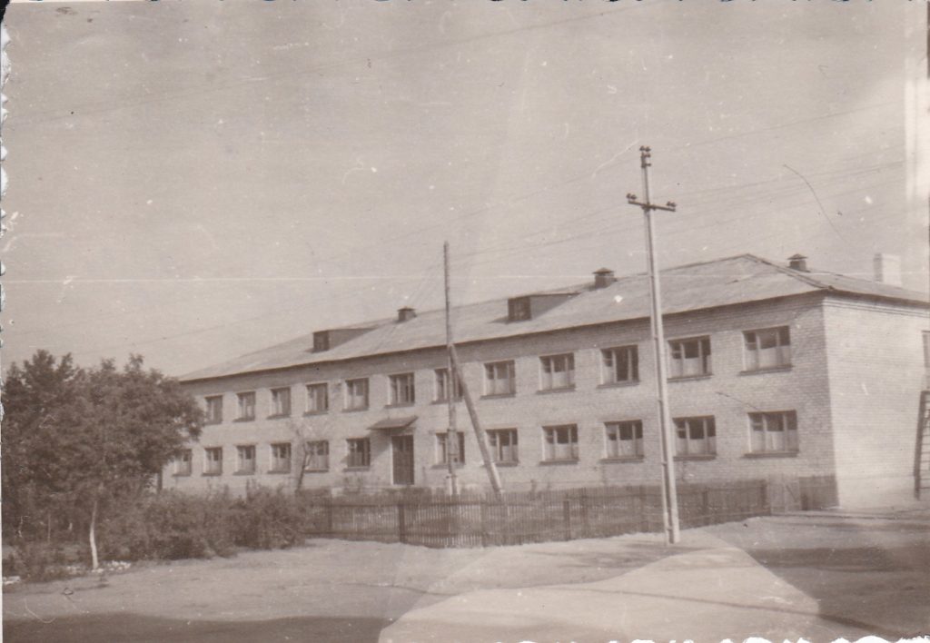 СТАРОБЕЛЬСК, ОБЩЕЖИТИЕ НА КВ. ОРДЖОНИКИДЗЕ,1964 год