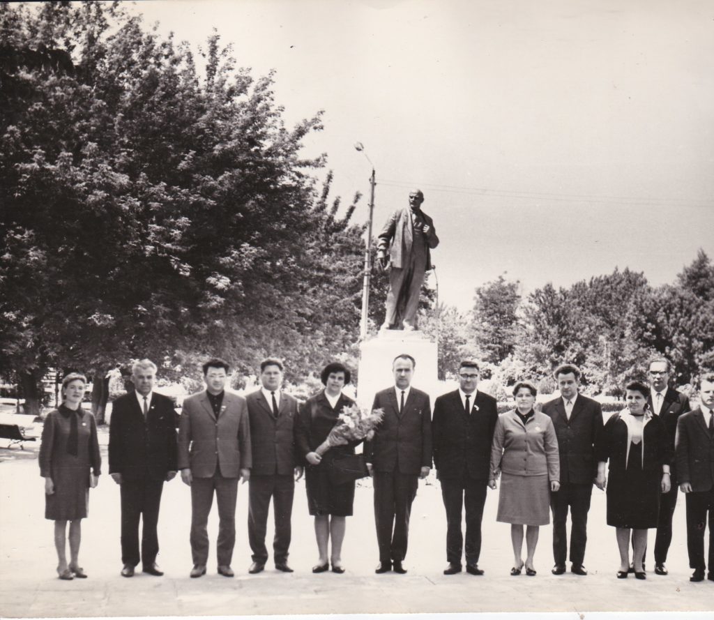 СТАРОБЕЛЬСК, ЛЕТО 1969 ГОДА, БОРИС МИХАЙЛОВИЧ ШАПОВАЛЕНКО С ЧЛЕНАМИ БОЛГАРСКОЙ ДЕЛЕГАЦИИ